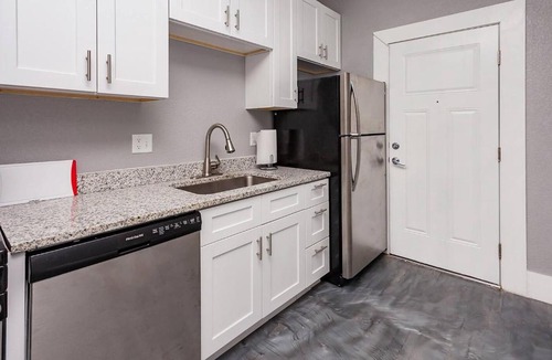 Sherman Hill Apartment | Perfect 2 bedroom Getaway near downtown