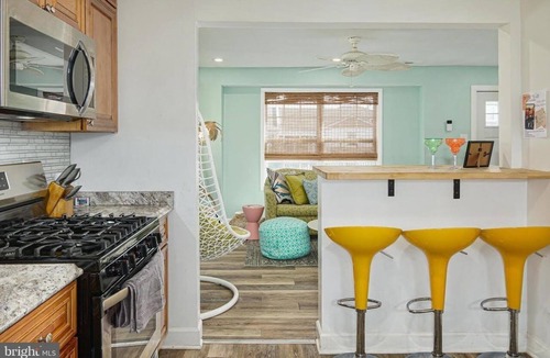 Atlantic City House | Perfect for a Getaway - Quaint Neighborhood Local to Boardwalk - Sleeps 6-10.