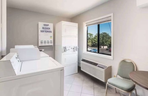 Lovington Hotel | Perfect for Budget Conscious Traveler | 4 Rooms w/Free Parking