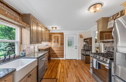 Grandview House | Perfect Group Stay! See the Stunning Social Area X6