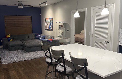 East Lawrence Condo | Perfect location! Cozy 2-bdrm condo w/ample living space right off of Mass St