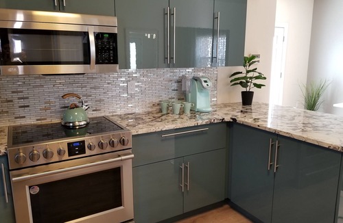 The Gate House | Perfect Multi Family Retreat. Modern & Spacious. 5BR. Sleeps 12.