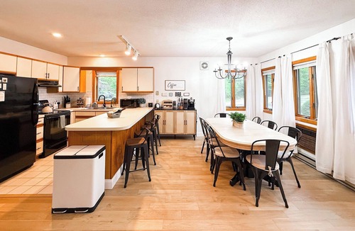 Bartlett House | Perfect Summer Getaway-Near Storyland