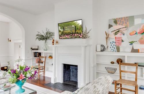 Jefferson Park Avenue House | Perfect UVA Location Historic Boone-White House