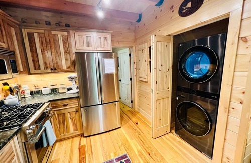 Vilas Cabin | Perfectly furnished, Hot Tub, Views and Immaculate!
