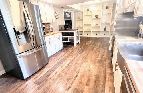 Fredericksburg House | Pet & family-friendly. Mid-term stays. Flexible terms