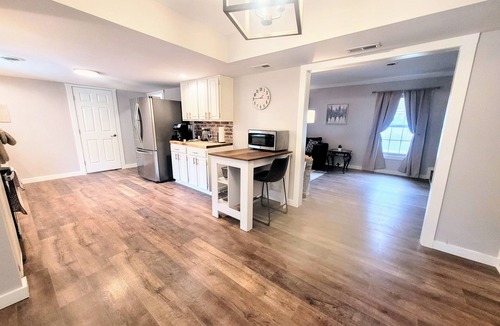 Fredericksburg House | Pet & family-friendly. Mid-term stays. Flexible terms