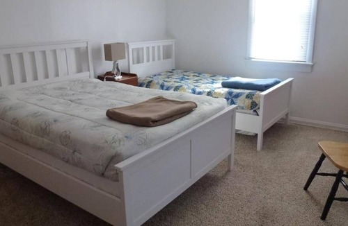 Ship Bottom House | Pet Friendly 2 Bedroom Duplex