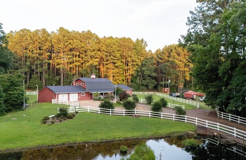Skippers Cottage | Pet-friendly 3BR Lake House Firepit & Pier