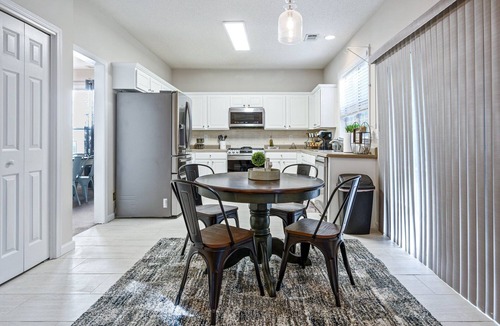 Woodstock Cottage | Pet-friendly 3BR w Porch & Grill Weekday Deals!