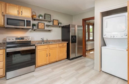 Glencoe House | Pet-Friendly 4BR Home, Walk to Downtown