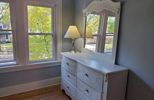 Glencoe House | Pet-Friendly 4BR Home, Walk to Downtown