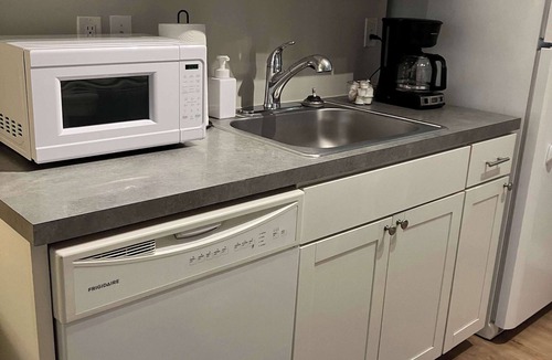 Joslyn Castle Apartment | Pet-Friendly Apartment Near Blackstone Dining & UNMC