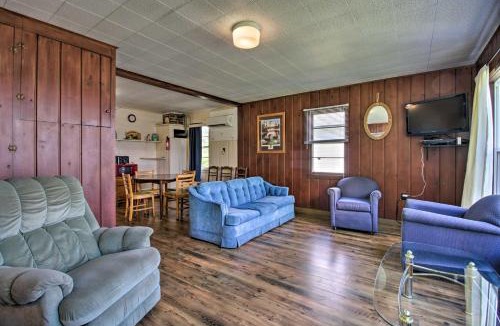 Dent House | Pet-Friendly Beachfront Dent Cabin w/Grill!