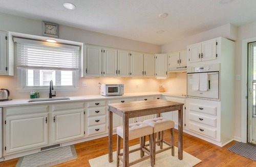 Berryville House | Pet-Friendly Berryville Home: Walk to Main Street!