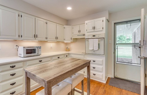 Berryville House | Pet-Friendly Berryville Home: Walk to Main Street!