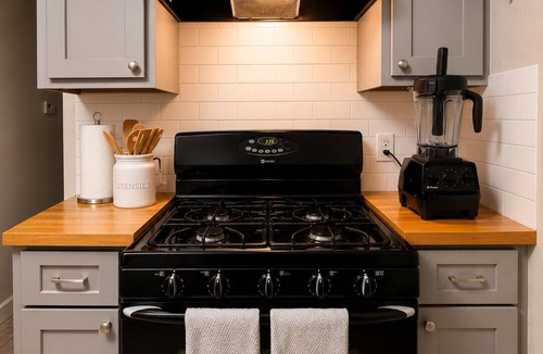 St. Johns House | Pet-Friendly Central Austin Bungalow - Near Hospitals, Tech Corridor & Downtown