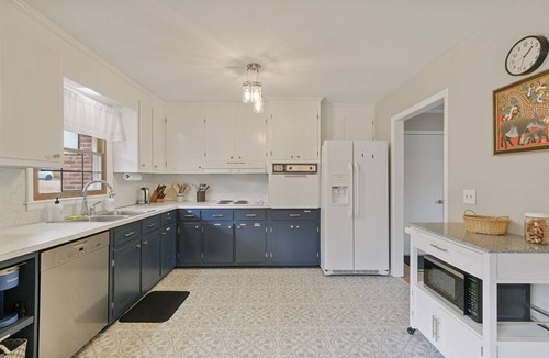 Durham House | *Pet Friendly* Charming-Single story | Fenced Yard, Outdoor Dining, Near Duke