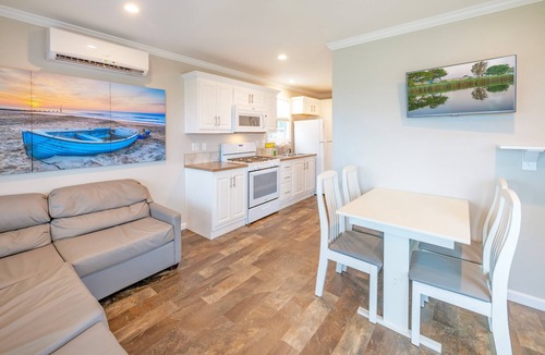 Coinjock Cottage | Pet-Friendly Cottage in Amenity-Filled Currituck Sound Campground (J04)