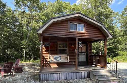 Georgetown Cabin | Pet friendly cottage near golf and beaches
