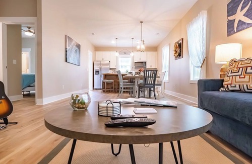 Hightsville House | Pet Friendly! Cozy Beach Cottage Minutes to Downtown and ILM-Fenced Backyard!