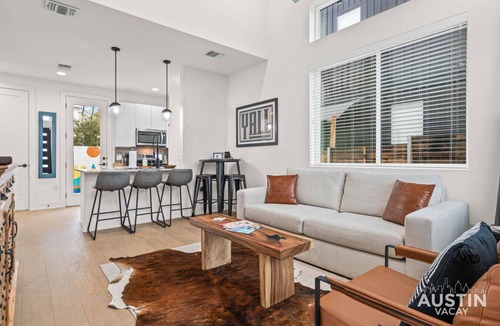 Chestnut House | Pet-Friendly East ATX Cowboy Pool, Yard & Game Room – Near Moody Ctr