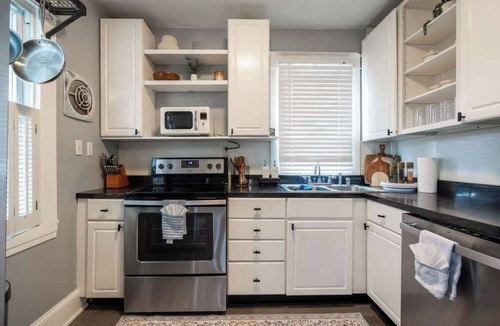 Annapolis House | Pet-Friendly Eastport | Yard & Fire Pit