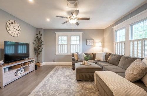 Annapolis House | Pet-Friendly Eastport Yard & Fire Pit