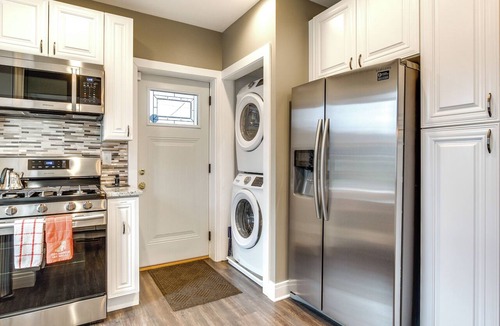 Evanston Apartment | Pet-Friendly Family Apartment - Near NU Campus!