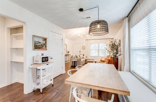 Spring Hill House | Pet Friendly |Fully Fenced Yard|Shops/Food Nearby