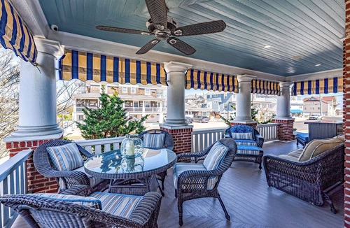 North End House | PET FRIENDLY- Grand 8BR/4BA Beach Block Retreat