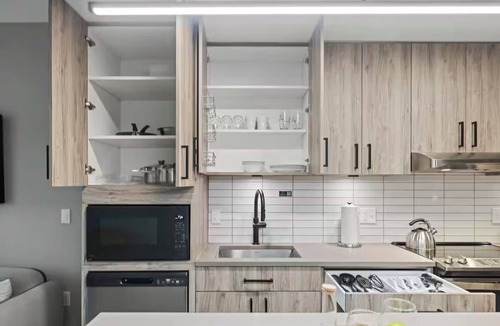 Navy Yard Apartment | Pet-Friendly Haven | Kitchen & Rooftop Views | Perfect for Extended Stays