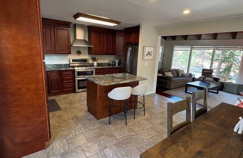Acworth House | Pet friendly home near Heavenly with central air conditioning