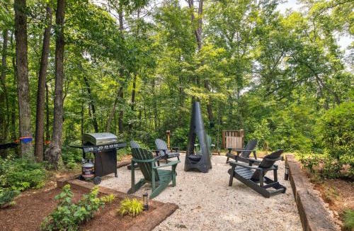 Rutherfordton House | Pet-Friendly Lake Lure Cabin w/Outdoor Oasis!