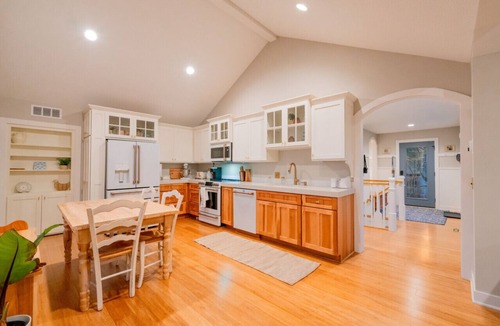 Waconia Cottage | Pet-Friendly Lakefront Cottage with kayaks