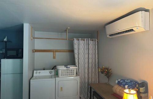 Conway House | Pet Friendly! Quiet and Safe!