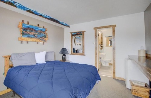 Chamberlain Hotel | Pet-Friendly Room w/Free Parking Near Missouri River Attractions