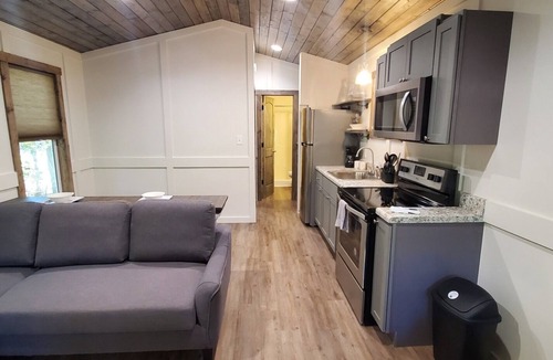 Guntersville Apartment | Pet Friendly Tiny House- Lake Guntersville