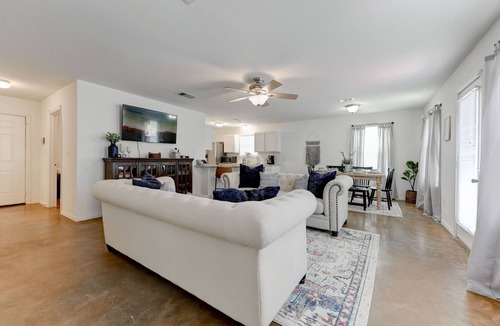 Round Rock House | PET/KID Friendly! Farmhouse Charmer! 20 mins to DT Austin!