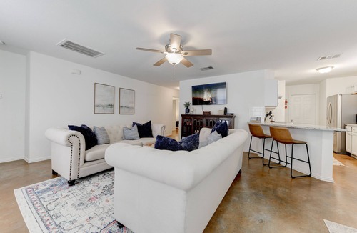 Round Rock House | PET/KID Friendly! Farmhouse Charmer! 20 mins to DT Austin!