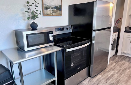 Kirksville Apartment | Pets, 30+days, Queen, ground lvl near ATSU, TSU, NRMC