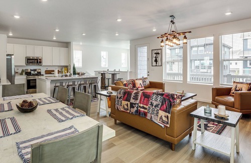 Brighton House | Pets Welcome! Thornton Extended Stay w/Balcony