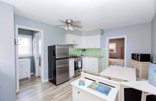 Wildwood Apartment | PG's Bungalow, 1.5 Blocks to Beach and Boardwalk, Pet Friendly