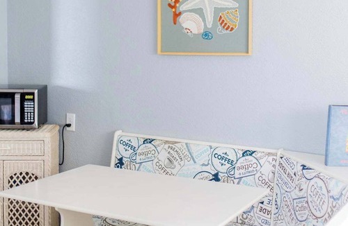 Wildwood Apartment | PG's Bungalow, 1.5 Blocks to Beach and Boardwalk, Pet Friendly