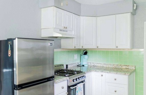 Wildwood Apartment | PG's Bungalow, 1.5 Blocks to Beach and Boardwalk, Pet Friendly