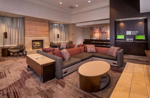 Rosslyn Hotel | Philips Collection Museum Tour! Pet-friendly, with Onsite Starbucks!