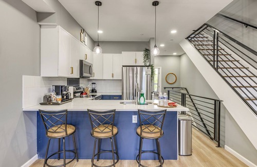 South Philadelphia Condo | Philly Condo w/Rooftop Deck! Walk to Broad St