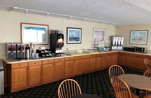 Somers Point Hotel | Pier 4 Hotel
