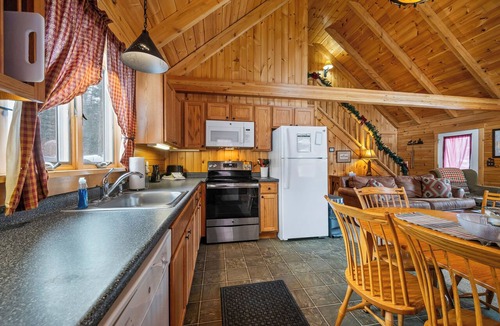 Rangeley Cabin | Pine Cabin at Rangeley Lake Resort - shared waterfront on Rangeley Lake