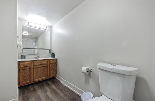 Newark Apartment | PineBrook 1406 I 2br Garden Style Apartment !